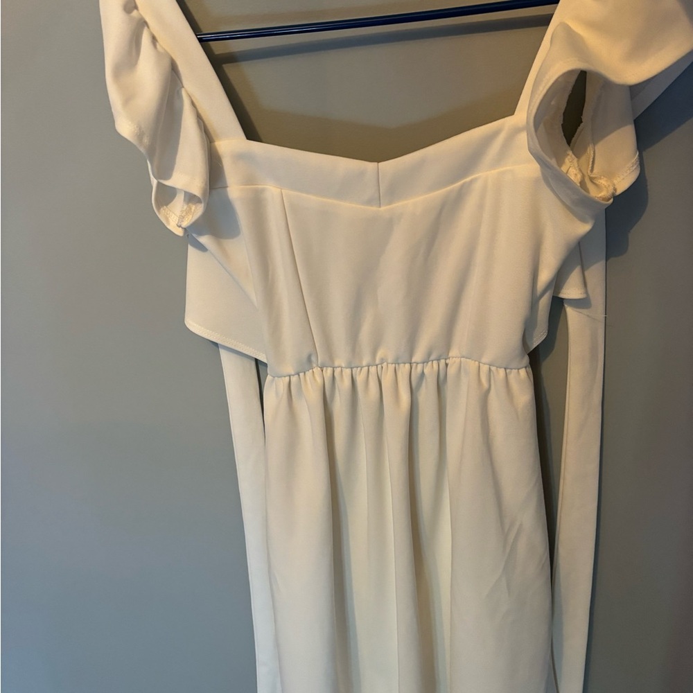 Elegant White Sleeveless Dress